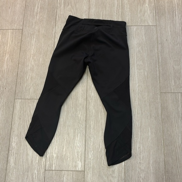 Athleta Mesh Capri Sonar Black Leggings size Small - Picture 5 of 14